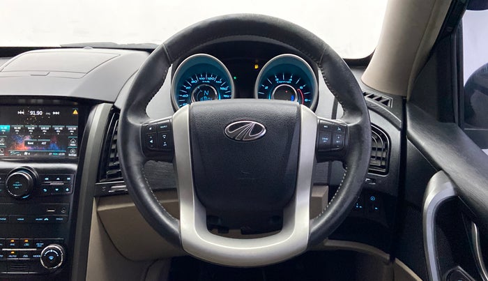 2016 Mahindra XUV500 W10, Diesel, Manual, 1,63,495 km, Steering Wheel Close Up