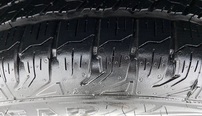 2016 Mahindra XUV500 W10, Diesel, Manual, 1,63,495 km, Left Rear Tyre Tread