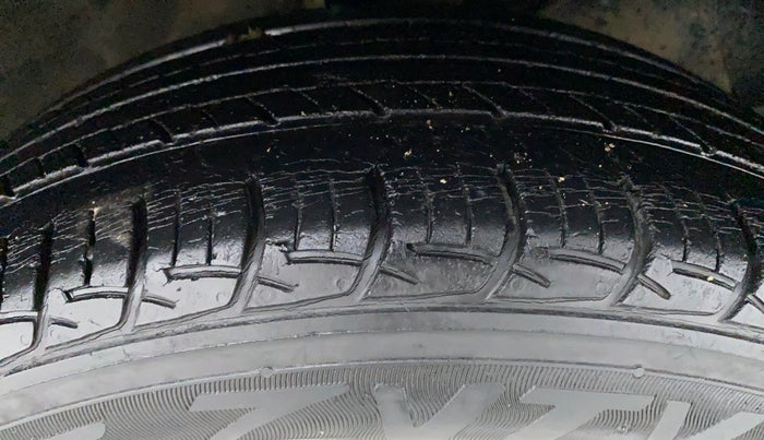 2016 Maruti Baleno DELTA 1.2 K12, Petrol, Manual, 48,880 km, Right Front Tyre Tread