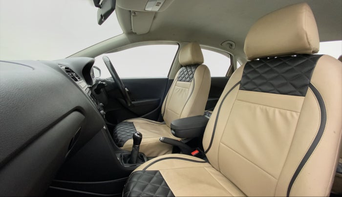 2015 Volkswagen Vento COMFORTLINE MT PETROL, Petrol, Manual, 68,487 km, Right Side Front Door Cabin