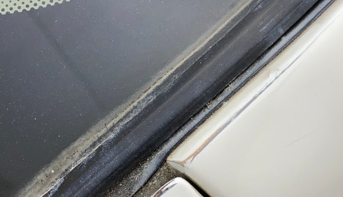 2010 Hyundai Santro Xing GL, Petrol, Manual, 23,502 km, Left A pillar - Slight discoloration