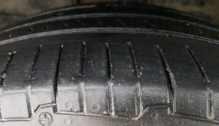 2015 Honda City 1.5L I-VTEC V MT, Petrol, Manual, 1,07,935 km, Left Front Tyre Tread