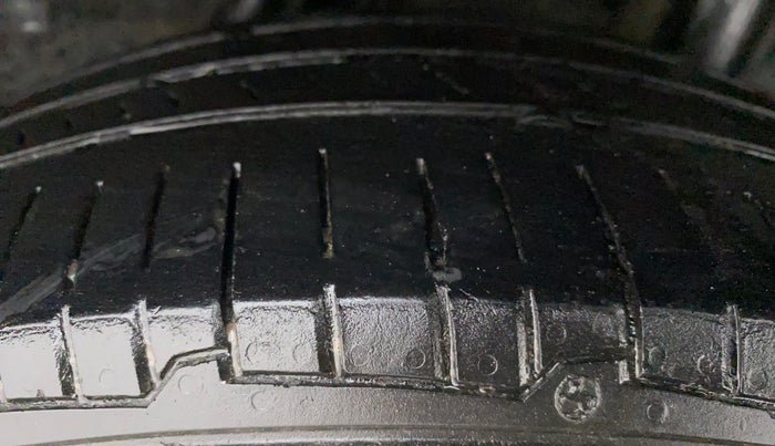 2015 Honda City 1.5L I-VTEC V MT, Petrol, Manual, 1,07,935 km, Left Rear Tyre Tread