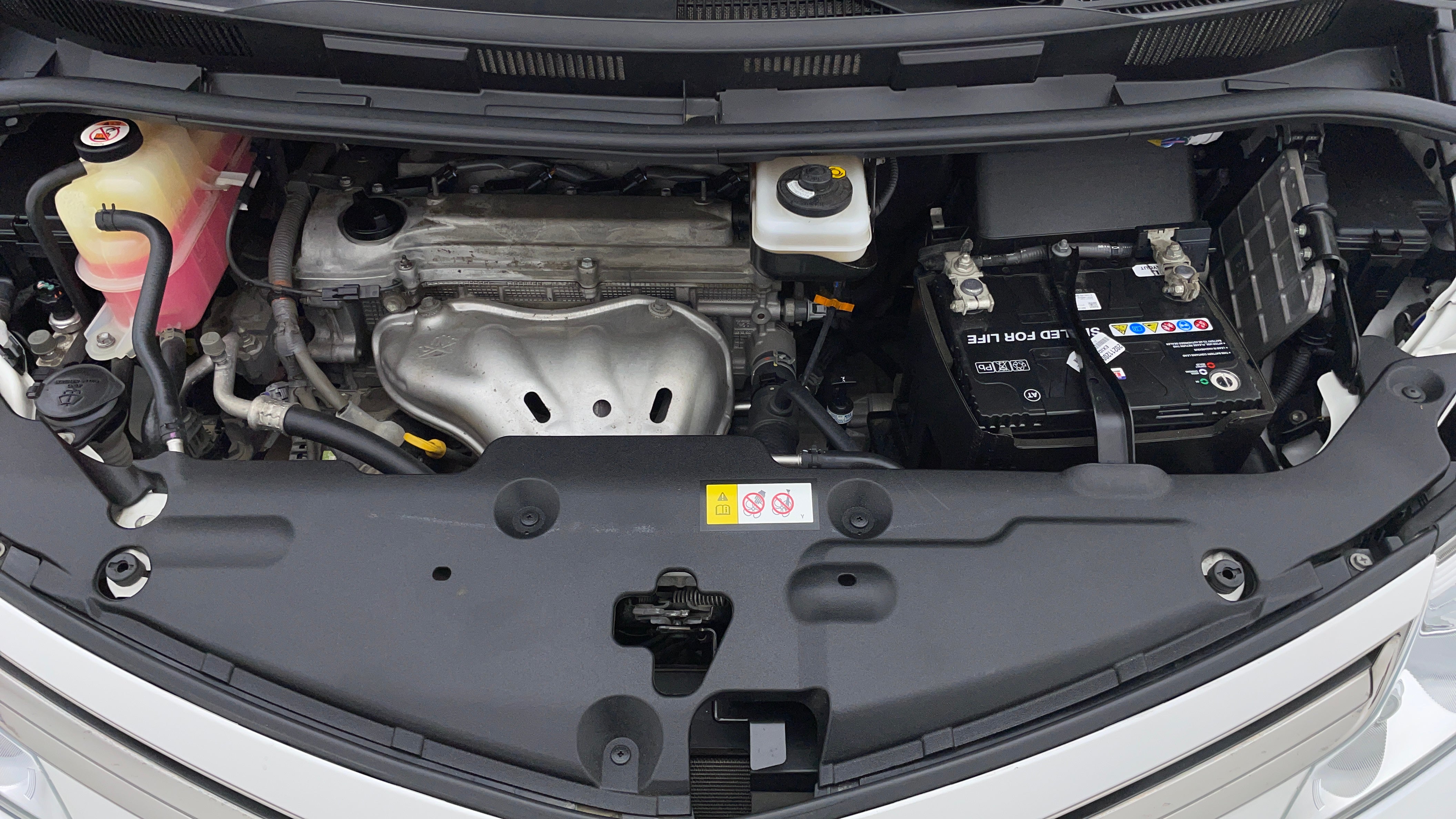 Toyota Previa-Engine Bonet View
