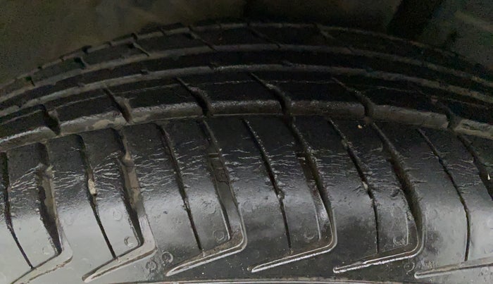 2016 Datsun Redi Go T, CNG, Manual, 28,434 km, Left Front Tyre Tread