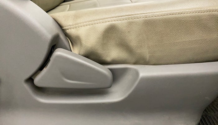 2016 Datsun Redi Go T, CNG, Manual, 28,434 km, Driver Side Adjustment Panel