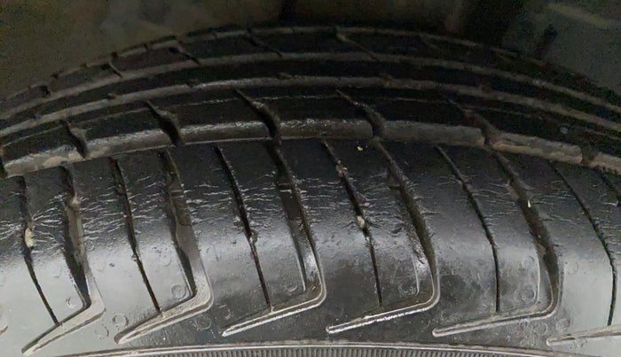 2016 Datsun Redi Go T, CNG, Manual, 28,434 km, Right Front Tyre Tread
