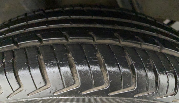 2016 Datsun Redi Go T, CNG, Manual, 28,434 km, Left Rear Tyre Tread