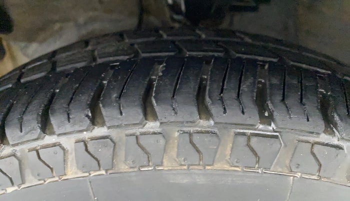 2009 Hyundai i10 ERA, Petrol, Manual, 50,359 km, Left Front Tyre Tread