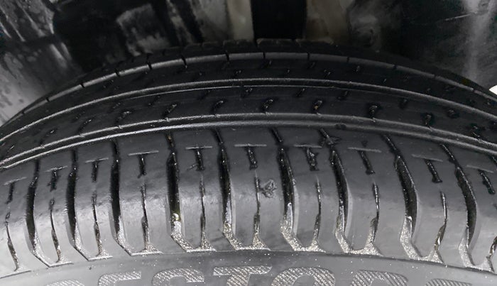 2018 Maruti Swift VXI D, Petrol, Manual, 17,231 km, Left Rear Tyre Tread