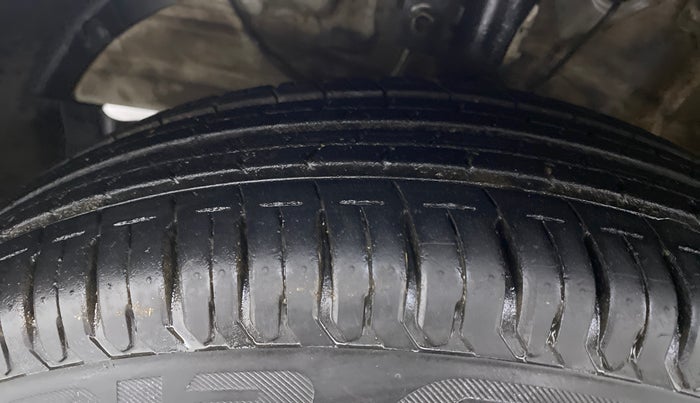 2018 Maruti Swift VXI D, Petrol, Manual, 17,231 km, Left Front Tyre Tread