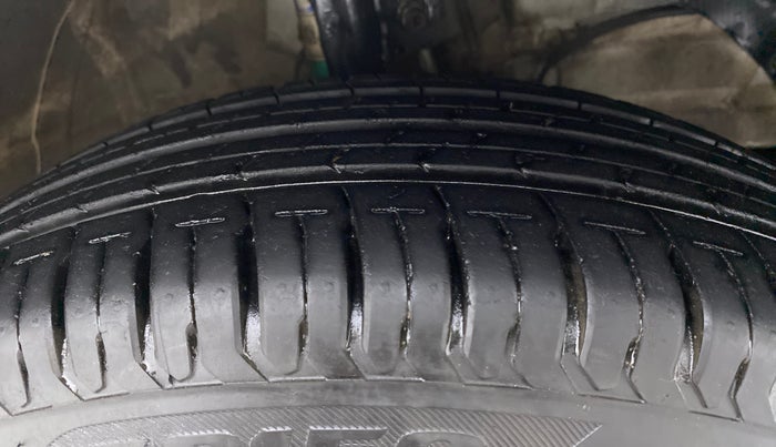 2018 Maruti Swift VXI D, Petrol, Manual, 17,231 km, Right Front Tyre Tread