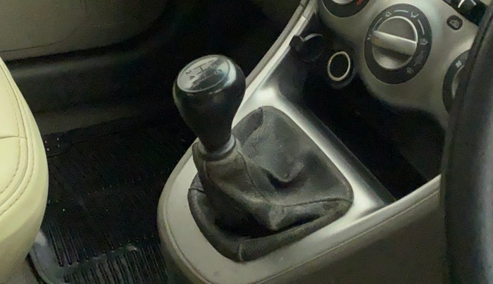 2012 Hyundai i10 MAGNA 1.2, Petrol, Manual, 36,609 km, Gear lever - Boot cover slightly torn