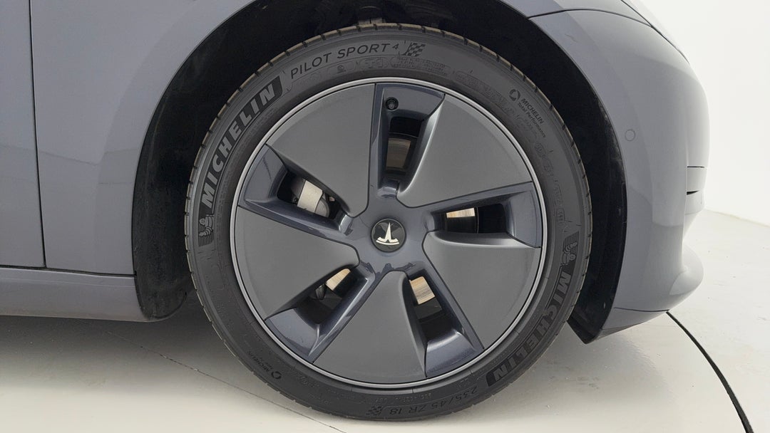 2022 Tesla Model 3 Rear-wheel Drive, Automatic, 47097 km, Right Front Wheel