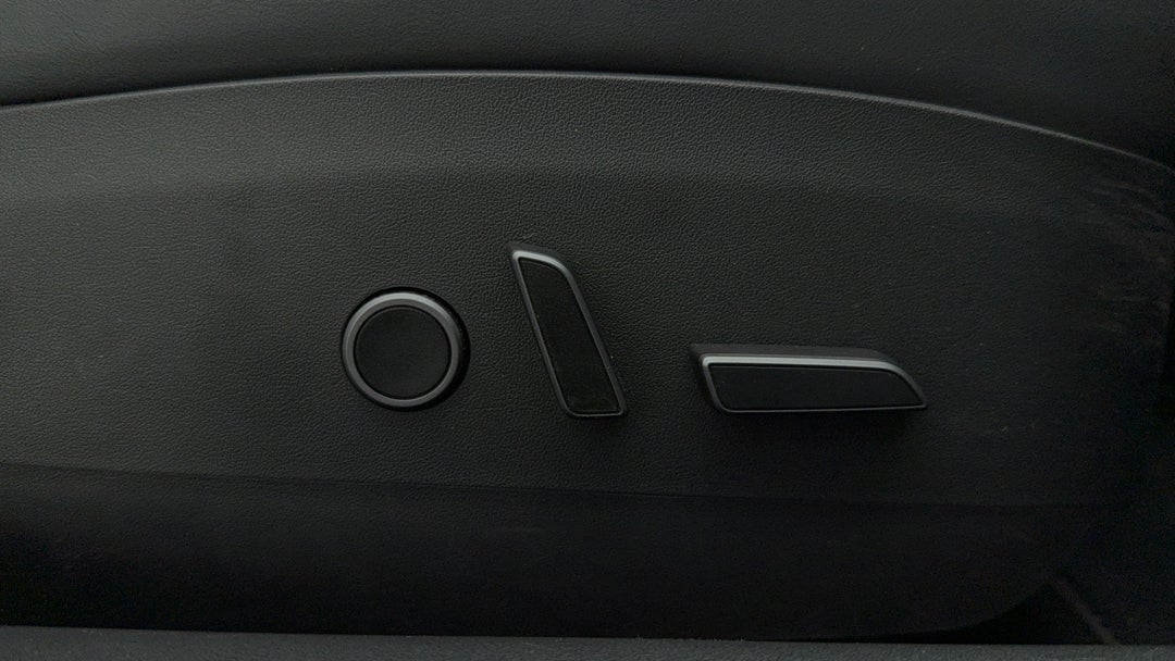 2022 Tesla Model 3 Rear-wheel Drive, Automatic, 47097 km, Drivers Side Adjustment Panel