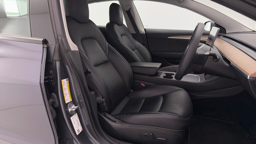 2022 Tesla Model 3 Rear-wheel Drive, Automatic, 47097 km, Right Side Front Door Cabin View