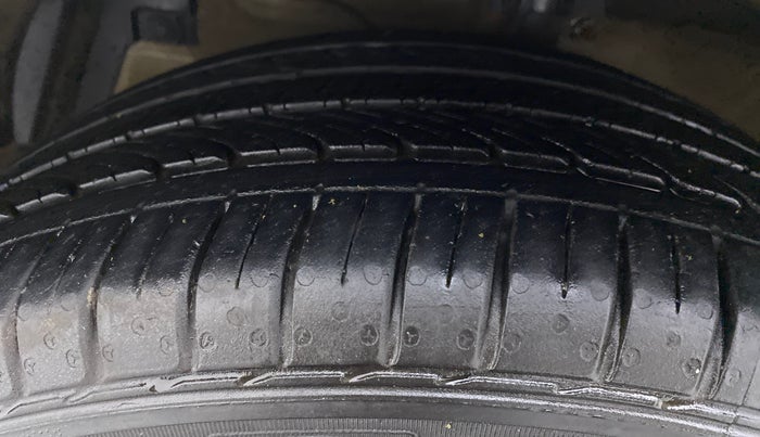 2017 Maruti Ciaz ALPHA 1.4 VVT, Petrol, Manual, 71,000 km, Left Front Tyre Tread