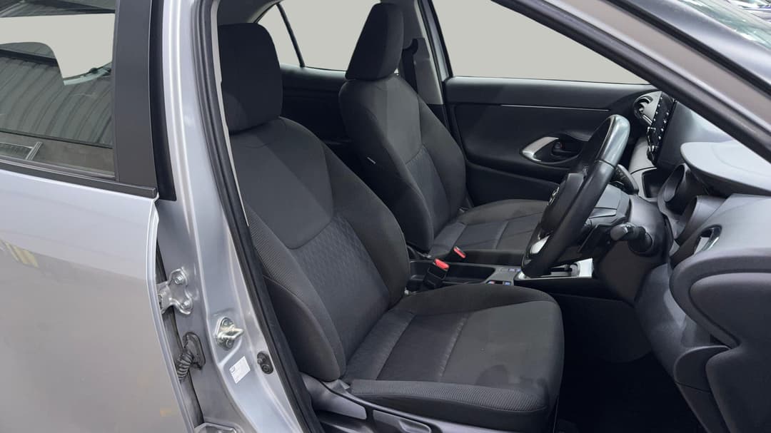 2023 Toyota Yaris Cross Gx, Automatic, 53993 km, Right Side Front Door Cabin View