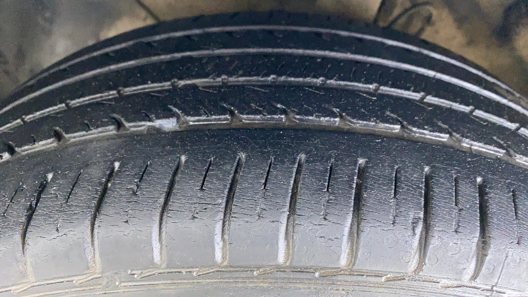 Left Front Tyre Tread