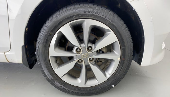 2017 Hyundai Elite i20 ASTA 1.2 (O), Petrol, Manual, 27,328 km, Right Front Wheel