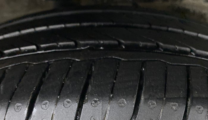 2017 Tata Zest XMS RT, Petrol, Manual, 47,245 km, Right Rear Tyre Tread