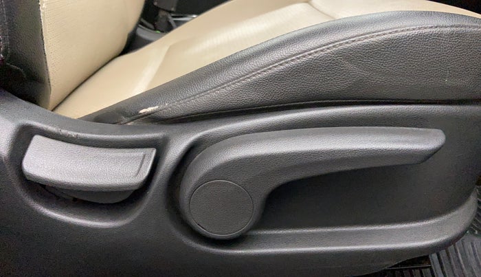 2018 Hyundai Verna 1.6 SX VTVT AT (O), Petrol, Automatic, 60,877 km, Driver Side Adjustment Panel