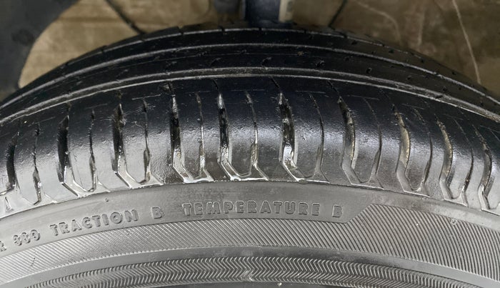 2019 Maruti Swift VDI, Diesel, Manual, 45,242 km, Left Front Tyre Tread