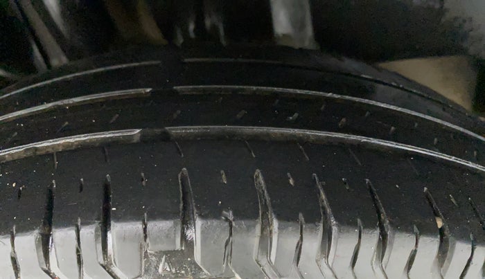 2018 Maruti Swift LXI D, Petrol, Manual, 33,942 km, Right Rear Tyre Tread