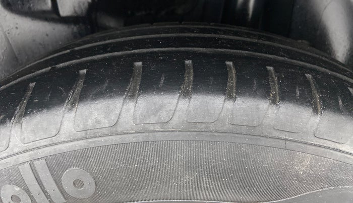 2020 Maruti Swift LXI, CNG, Manual, 59,654 km, Left Rear Tyre Tread