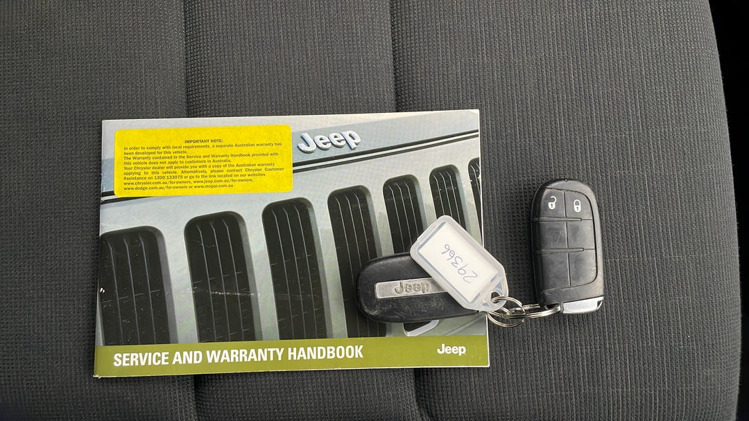 2015 Jeep Grand Cherokee Laredo (4x2), Automatic, 64040 km, Key Close-up