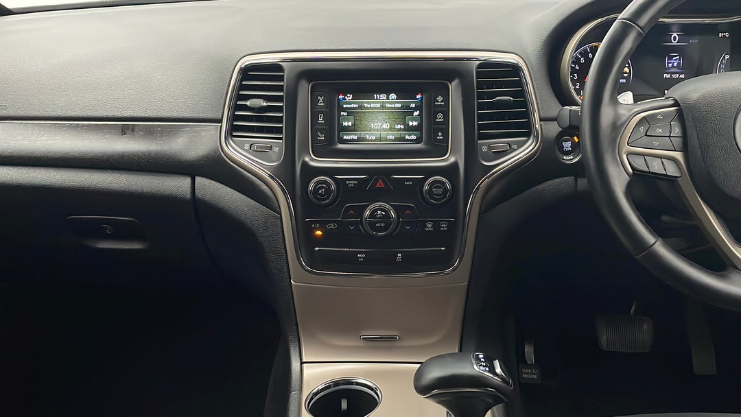 2015 Jeep Grand Cherokee Laredo (4x2), Automatic, 64040 km, Center Console