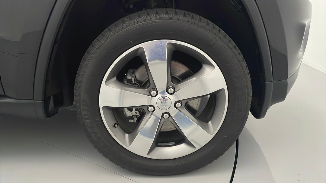 2015 Jeep Grand Cherokee Laredo (4x2), Automatic, 64040 km, Right Front Wheel