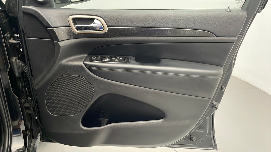 2015 Jeep Grand Cherokee Laredo (4x2), Automatic, 64040 km, Speaker View