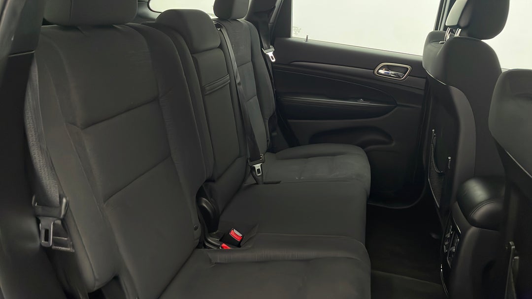 2015 Jeep Grand Cherokee Laredo (4x2), Automatic, 64040 km, Right Side Rear Door Cabin View