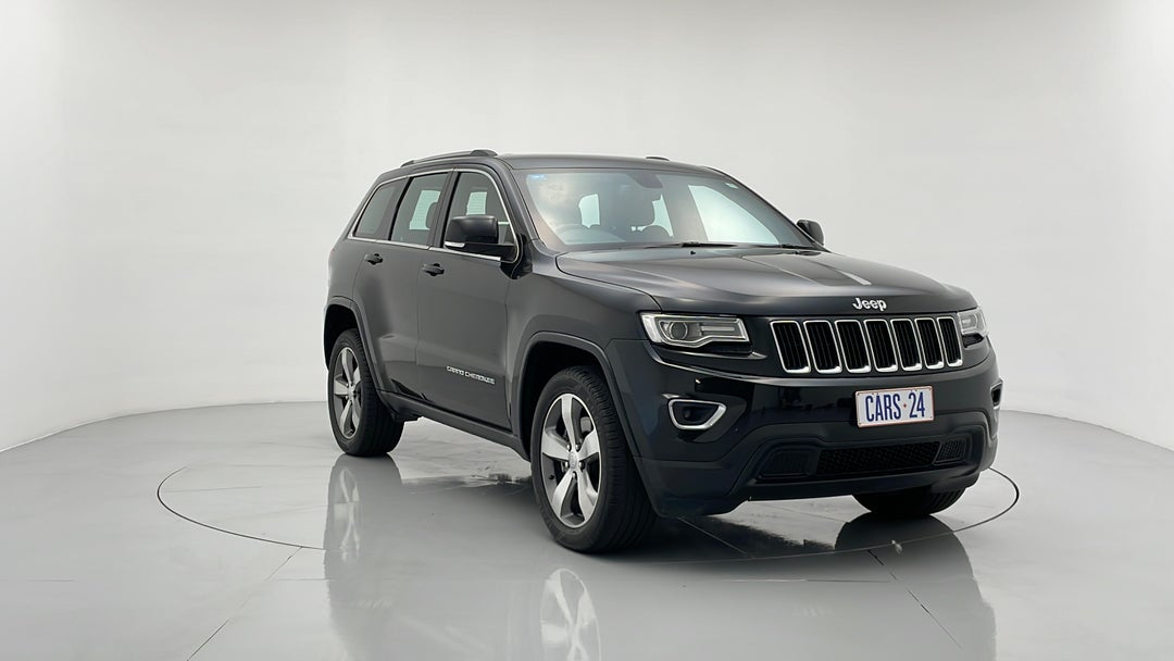 2015 Jeep Grand Cherokee Laredo (4x2), Automatic, 64040 km, Right Front Diagonal (45- Degree) View