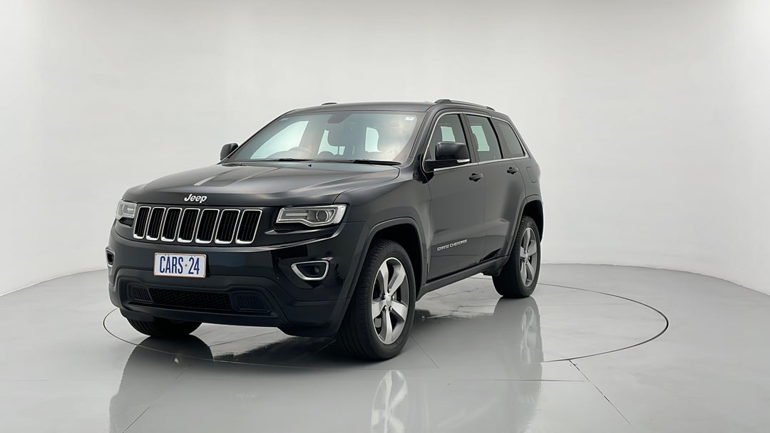 2015 Jeep Grand Cherokee Laredo (4x2), Automatic, 64040 km, Left Front Diagonal (45- Degree) View