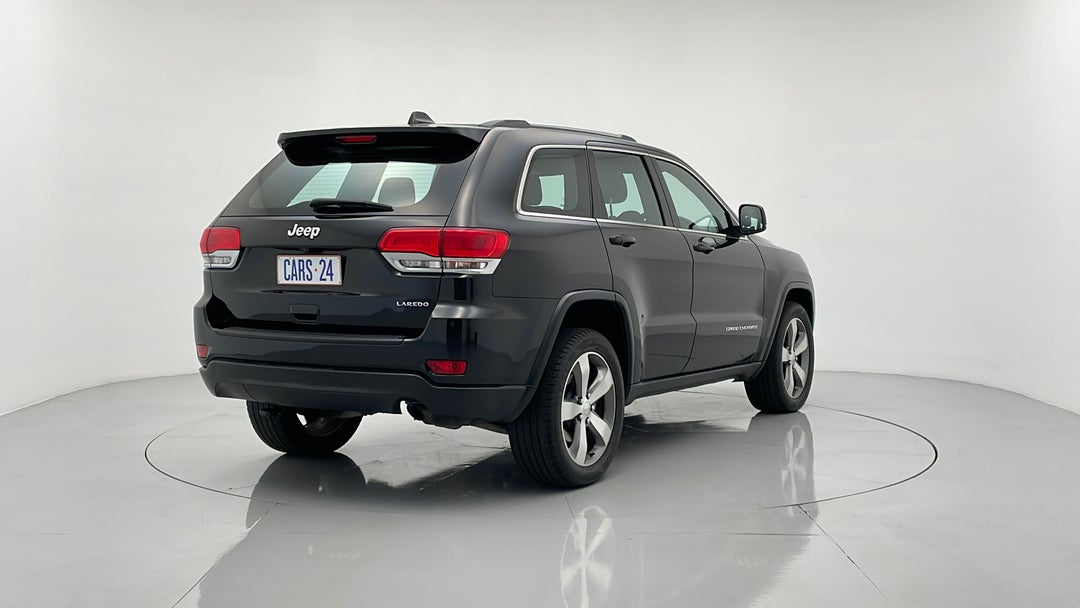 2015 Jeep Grand Cherokee Laredo (4x2), Automatic, 64040 km, Right Back Diagonal (45- Degree) View