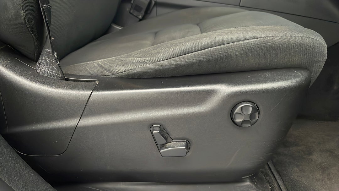 2015 Jeep Grand Cherokee Laredo (4x2), Automatic, 64040 km, Drivers Side Adjustment Panel