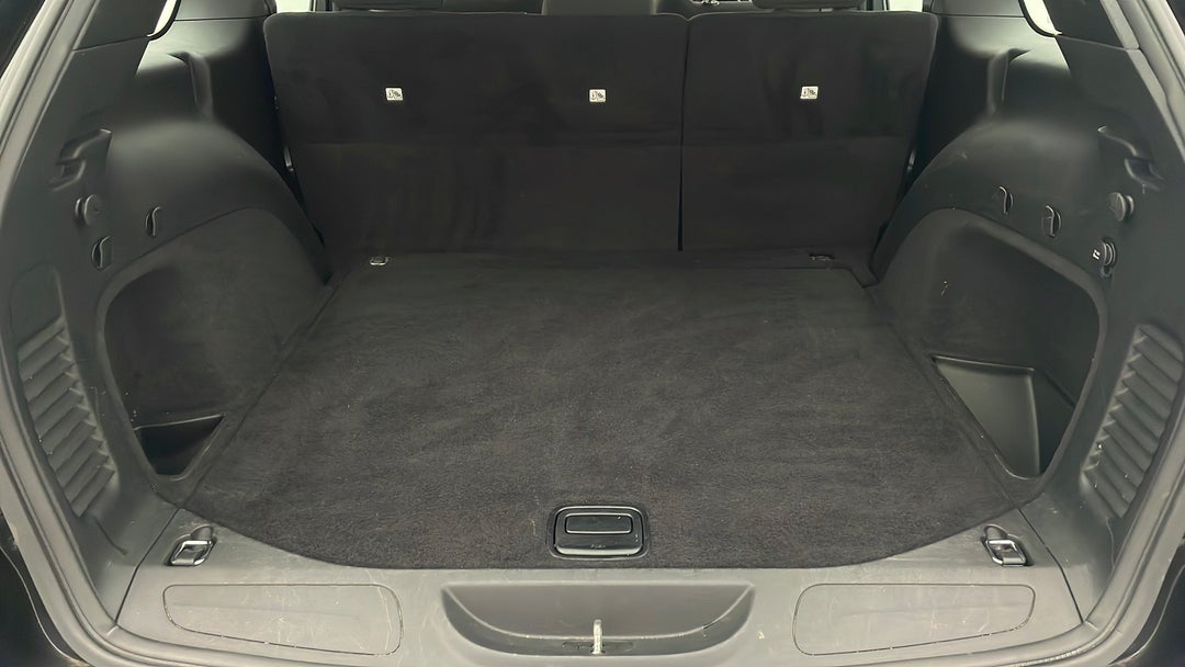 2015 Jeep Grand Cherokee Laredo (4x2), Automatic, 64040 km, Boot Inside View