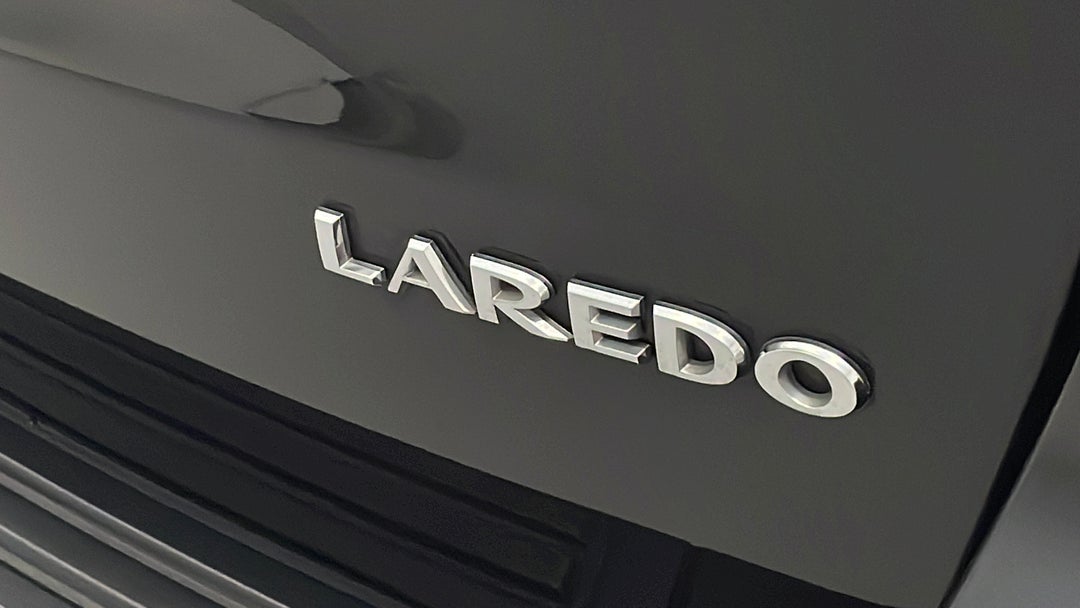 2015 Jeep Grand Cherokee Laredo (4x2), Automatic, 64040 km, Badge (Boot Right Side)