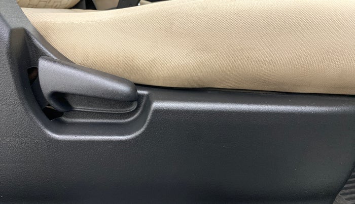 2017 Maruti Wagon R 1.0 VXI, Petrol, Manual, 60,053 km, Driver Side Adjustment Panel