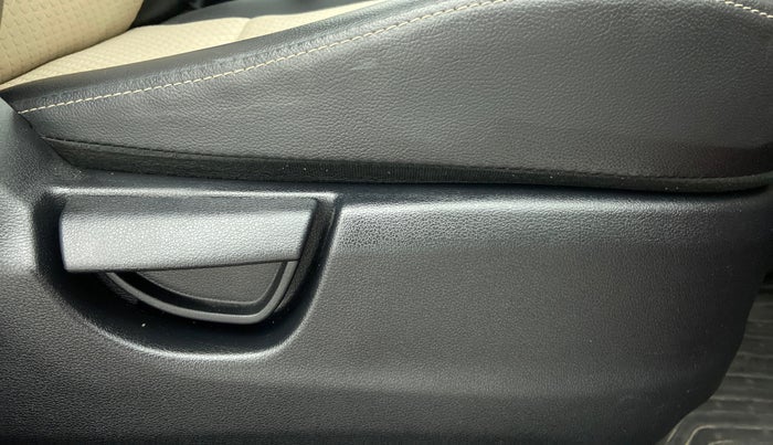 2019 Hyundai NEW SANTRO SPORTZ 1.1, Petrol, Manual, 21,182 km, Driver Side Adjustment Panel