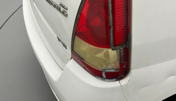2012 Maruti Zen Estilo VXI, Petrol, Manual, 1,11,170 km, Right tail light - Faded