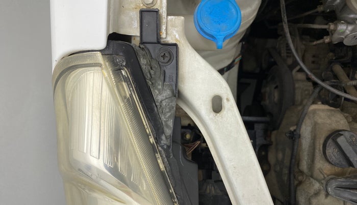 2012 Maruti Zen Estilo VXI, Petrol, Manual, 1,11,170 km, Right headlight - Clamp has minor damage