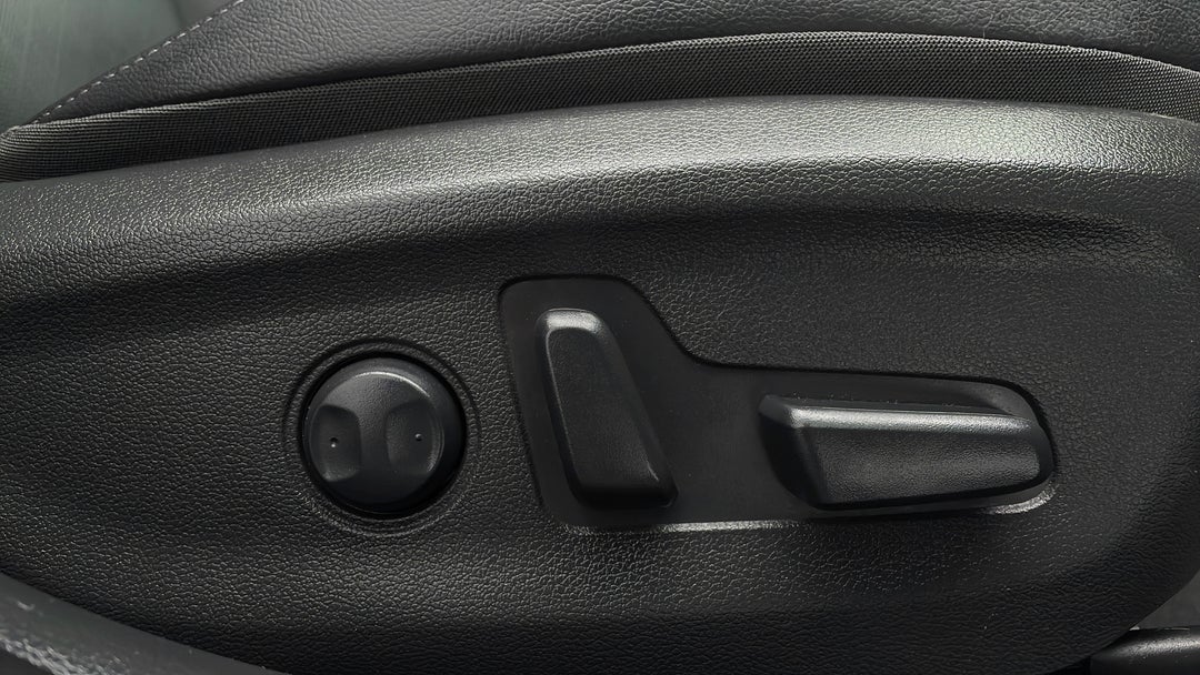 2018 Hyundai i30 Premium, Automatic, 41307 km, Drivers Side Adjustment Panel