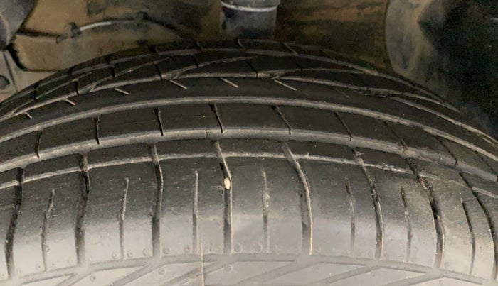 2017 Maruti Vitara Brezza ZDI PLUS, Diesel, Manual, 93,380 km, Left Front Tyre Tread
