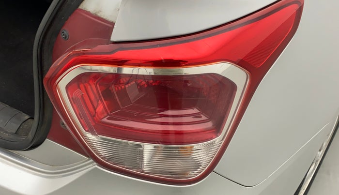 2014 Hyundai Xcent S (O) 1.2, CNG, Manual, 1,05,524 km, Right tail light - Minor damage