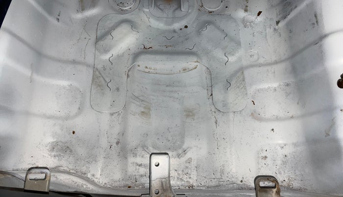 2015 Hyundai Xcent S 1.2, Petrol, Manual, 49,355 km, Boot floor - Slight discoloration