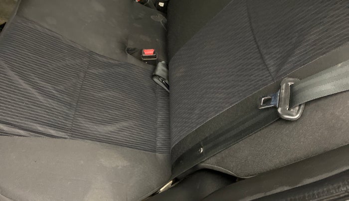 2015 Maruti Swift VXI, Petrol, Manual, 83,590 km, Second-row left seat - Cover slightly stained