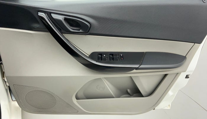 2018 Tata Tiago XT 1.2 REVOTRON, Petrol, Manual, 50,932 km, Driver Side Door Panels Control